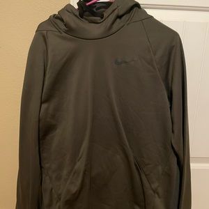 Nike therma hoodie size M